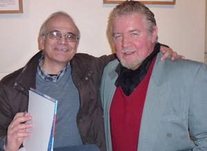 Yann-Ber Tillenon, président de Kêrvreizh, rencontre le dessinateur Redouane Assari sur le Salon du Livre 2012.